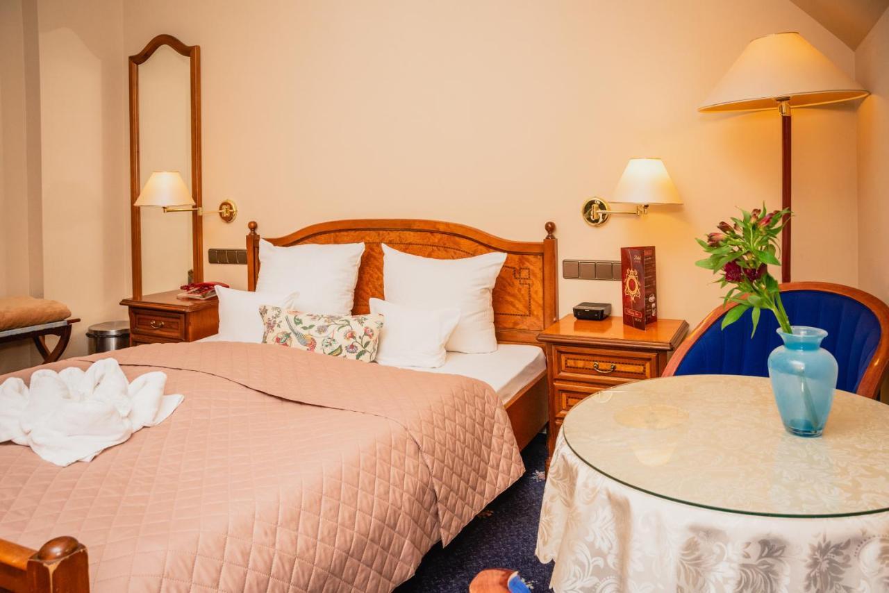 Hotel Rezydencja คาร์ปัตซ์ ภายนอก รูปภาพ