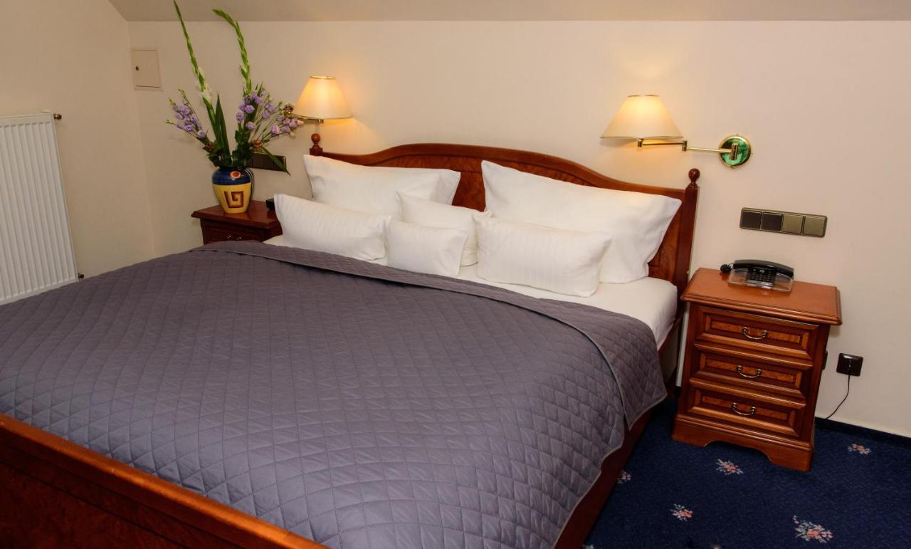 Hotel Rezydencja คาร์ปัตซ์ ภายนอก รูปภาพ