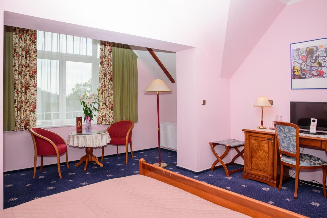 Hotel Rezydencja คาร์ปัตซ์ ภายนอก รูปภาพ